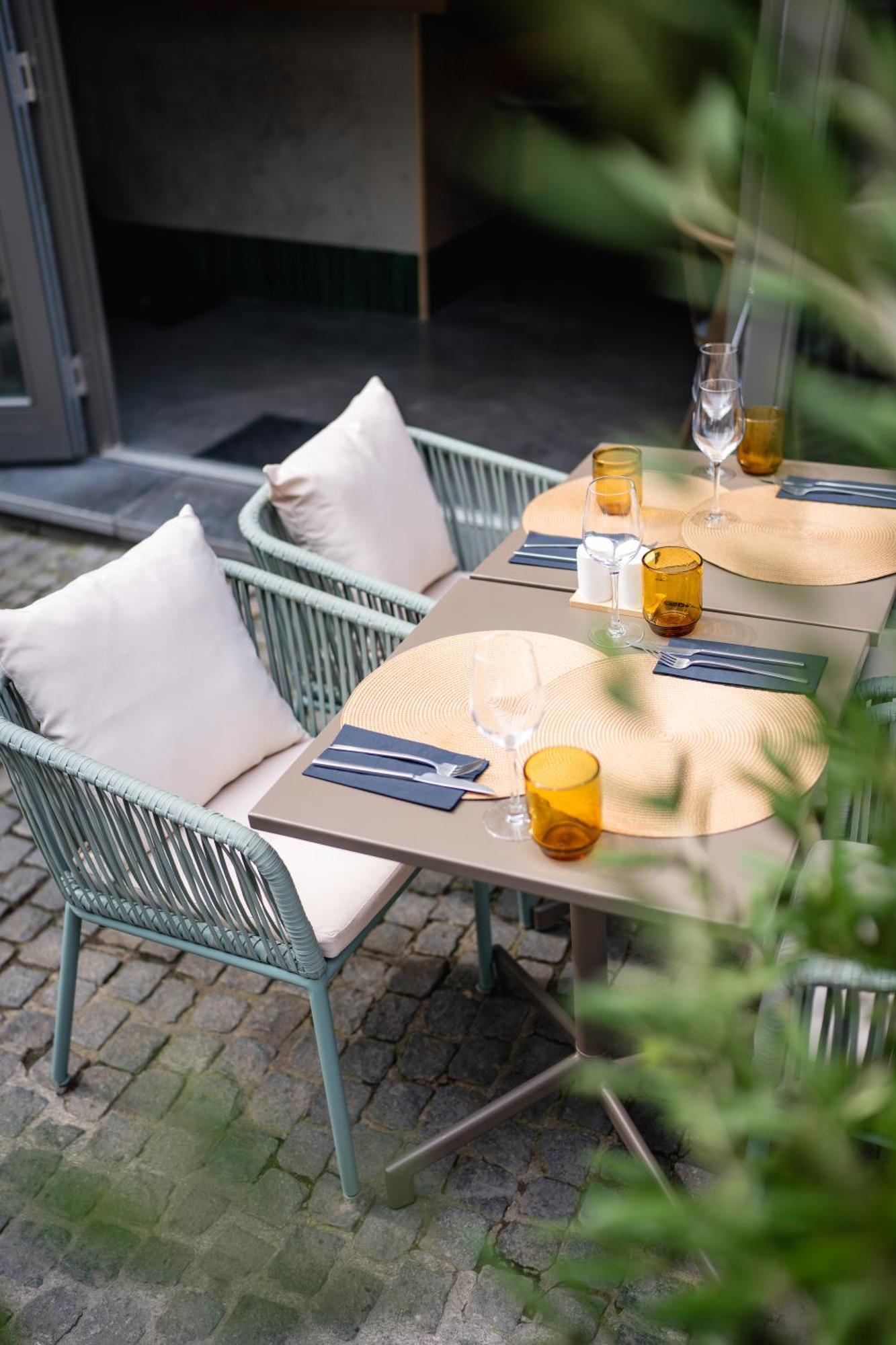 L'Olivier Hotel Mons Bagian luar foto